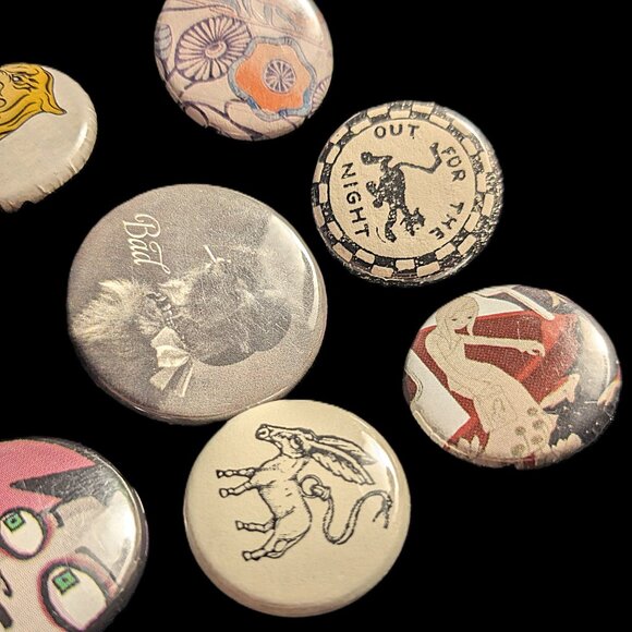 Buttons Assorted 8 count 1-1.25" NWOT - Picture 6 of 6